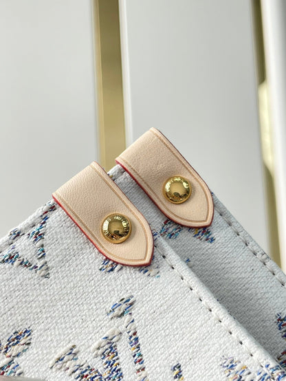 LOUIS VUITTON ONTHEGO MM 35 IN WHITE MONOGRAM JACQUARD FABRIC