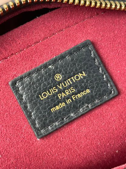 LOUIS VUITTON SPEEDY BANDOULIÈRE 20 IN BLACK CREAM MONOGRAM EMPREINTE LEATHER GOLD HARDWARE
