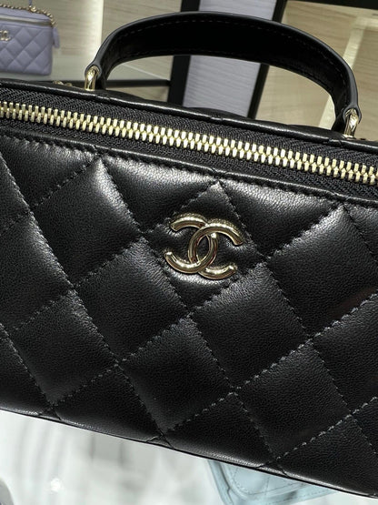 CHANEL VANITY 17 TOP HANDLE IN BLACK QUILTED LAMBSKIN GOLD HARDWARE