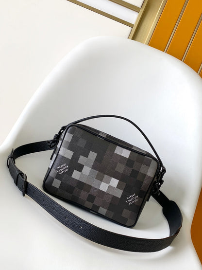 LOUIS VUITTON LV 25S NIL MESSENGER BAG 25 IN DAMOFLAGE BLACK CALFSKIN