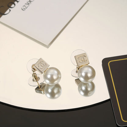 18K  Chanel Pearls Earrings