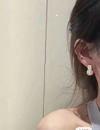 18K  Chanel Pearls Earrings