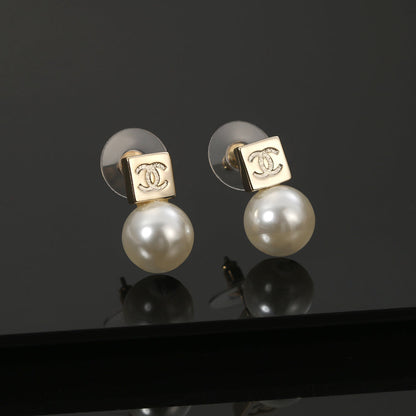 18K  Chanel Pearls Earrings