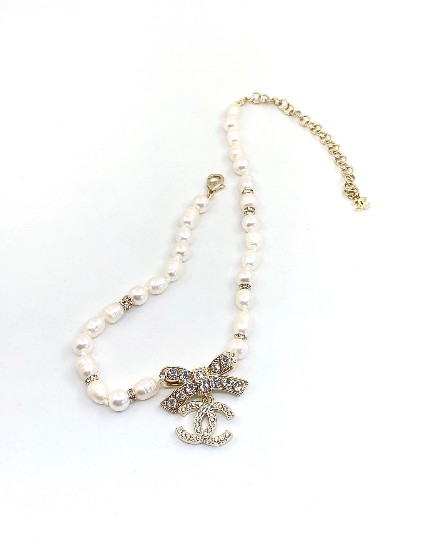 18K  Chanel Bow Tie Diamonds Necklace