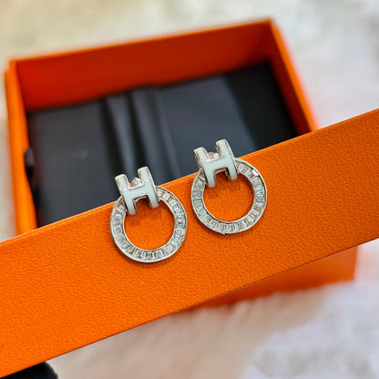 18K Clic Hermes Diamond Earrings