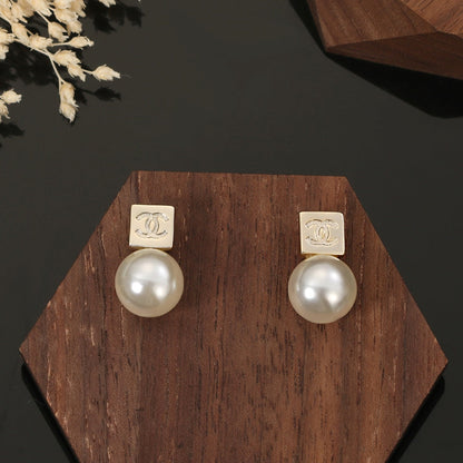 18K  Chanel Pearls Earrings