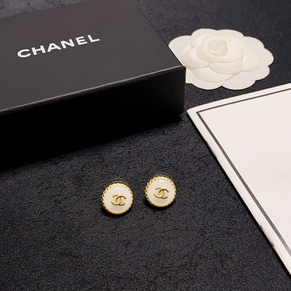 18K  Chanel Pearl Vintage Earrings