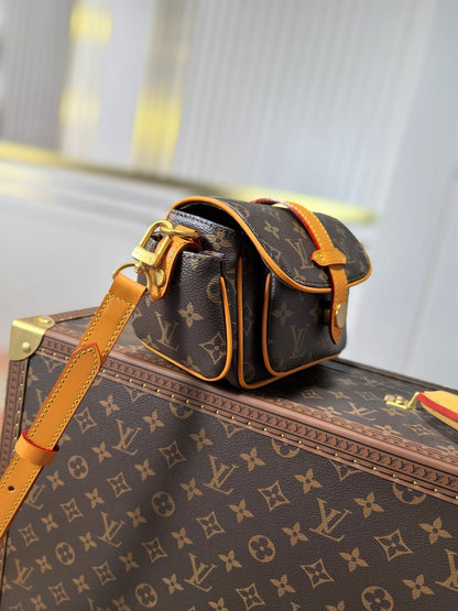 LOUIS VUITTON LV 25S CARGO 23 IN BROWN MONOGRAM CANVAS LEATHER TRIM GOLD HARDWARE