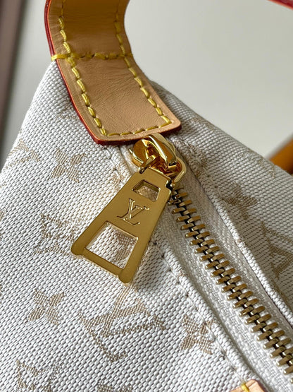 LOUIS VUITTON HILLS POCHETTE 20 IN WHITE MONOGRAM MINI JACQUARD