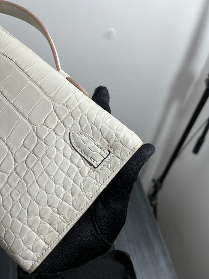 HERMES KELLY CUT 31 IN WHITE SHINNY ALLIGATOR LEATHER WITH GOLD HARDWARE