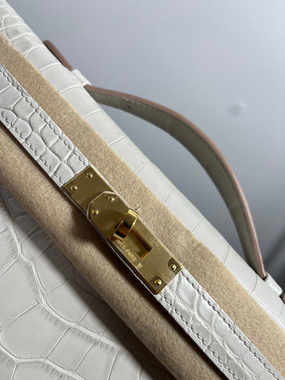HERMES KELLY CUT 31 IN WHITE SHINNY ALLIGATOR LEATHER WITH GOLD HARDWARE