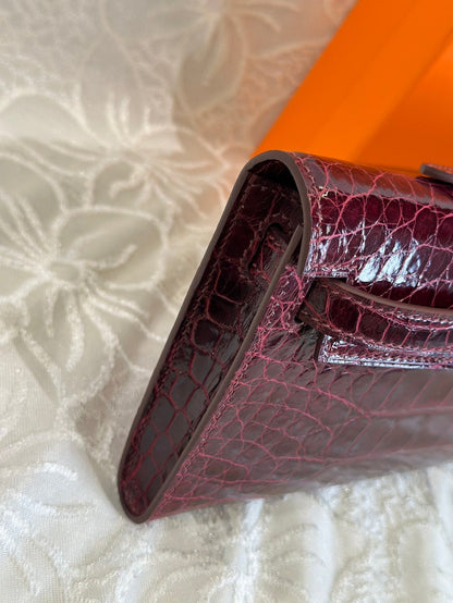 HERMES KELLY CUT 31 IN SANGRIA PURPLE SHINNY ALLIGATOR LEATHER WITH SILVER HARDWARE