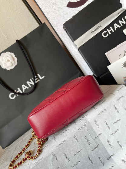 CHANEL CAMERA BAG 18 IN RED QUILTED LAMBSKIN DOUBLE C GOLD COIN