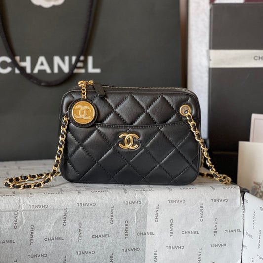 CHANEL CAMERA BAG 18 IN BLACK QUILTED LAMBSKIN DOUBLE C GOLD COIN