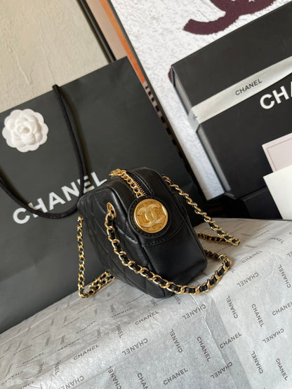 CHANEL CAMERA BAG 18 IN BLACK QUILTED LAMBSKIN DOUBLE C GOLD COIN