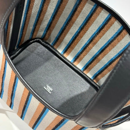 HERMES PICOTIN LOCK 18 BAG IN BLACK CALFSKIN ÉCRU/NOIR/FAUVE/NOIR/BLEU ZANZIBAR EMBROIDERY CANVAS
