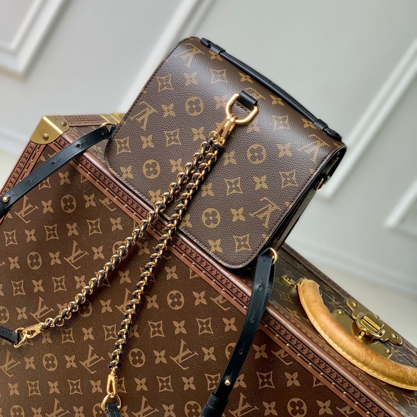 LOUIS VUITTON POCHETTE MÉTIS 20 IN BROWN MONOGRAM AND MONOGRAM REVERSE CANVAS GOLD BUCKLE