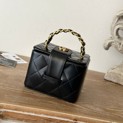 CHANEL MINI VINTAGE COSMETIC BAG 11 IN BLACK SHINY CALFSKIN GOLD HARDWARE