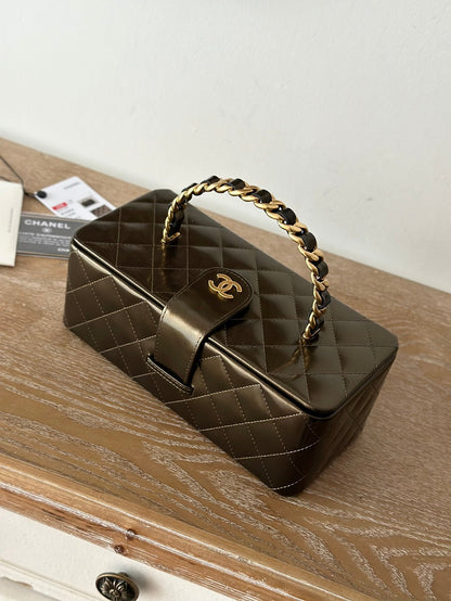 CHANEL VINTAGE COSMETIC BAG 22 IN MIKADO SHINY CALFSKIN GOLD HARDWARE