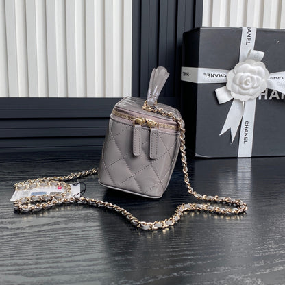 CHANEL 25S VANITY CASE 17 IN CHARCOAL GRAY PATENT CALFSKIN GOLD HARDWARE