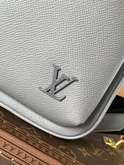 LOUIS VUITTON AVENUE SLINGBAG 31 IN GREY TAIGA LEATHER