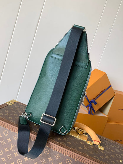 LOUIS VUITTON AVENUE SLINGBAG 31 IN DARK GREEN TAIGA LEATHER