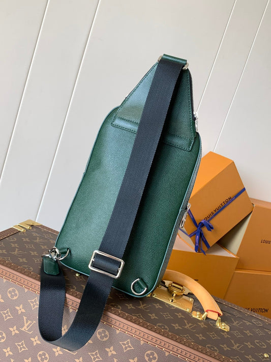 LOUIS VUITTON AVENUE SLINGBAG 31 IN DARK GREEN TAIGA LEATHER