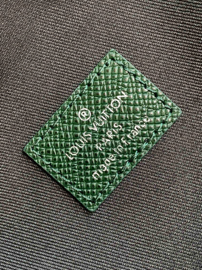 LOUIS VUITTON AVENUE SLINGBAG 31 IN DARK GREEN TAIGA LEATHER