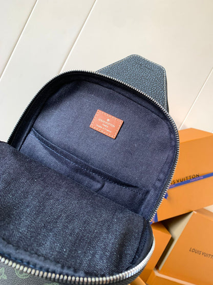 LOUIS VUITTON AVENUE SLINGBAG 31 IN BLACK MONOGRAM CANVAS WITH BROWN LOGO