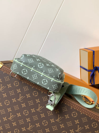 LOUIS VUITTON AVENUE SLINGBAG 31 IN WHITE AND BLACK OMBRE MONOGRAM CANVAS