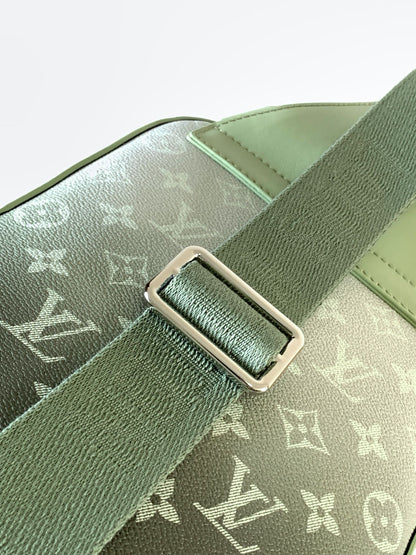 LOUIS VUITTON AVENUE SLINGBAG 31 IN WHITE AND BLACK OMBRE MONOGRAM CANVAS