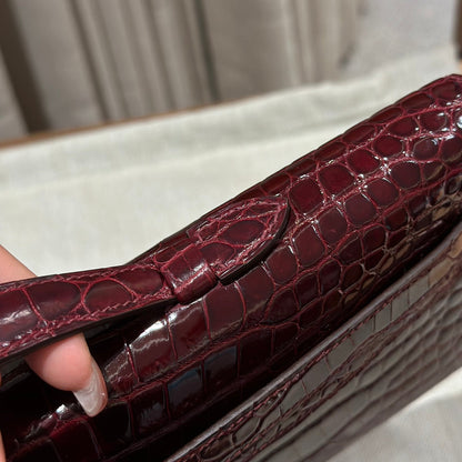 HERMES KELLY CUT 31 IN SANGRIA PURPLE ALLIGATOR LEATHER WITH GOLD HARDWARE