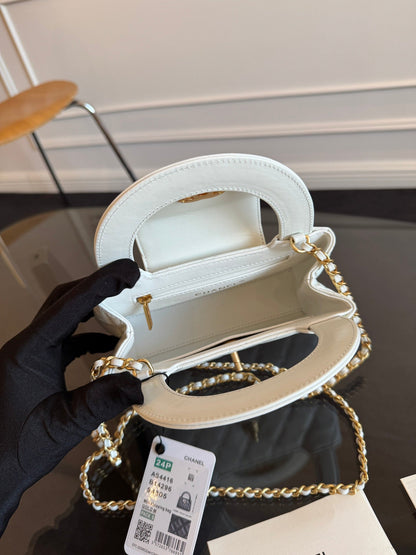 CHANEL KELLY SHOPPING BAG 19 IN WHITE CALFSKIN GOLD HARDWARE