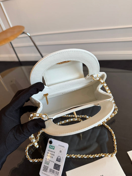 CHANEL KELLY SHOPPING BAG 19 IN WHITE CALFSKIN GOLD HARDWARE