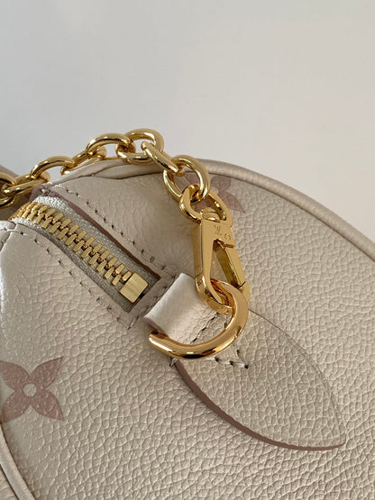 LOUIS VUITTON SPEEDY BANDOULIÈRE 21 IN WHITE AND PINK MONOGRAM CANVAS