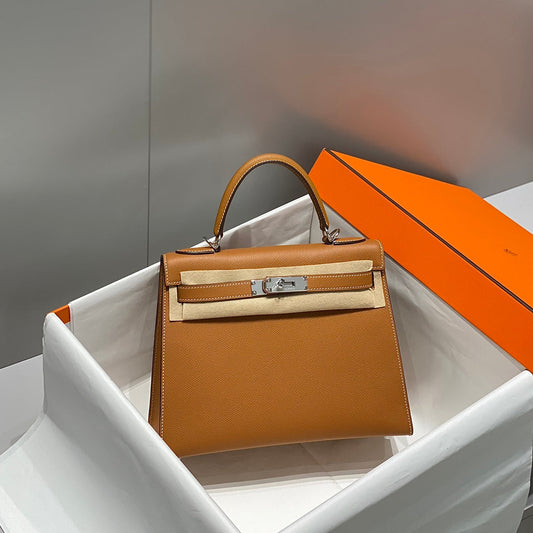 HERMES KELLY 28CM IN GOLD EPSOM CALFSKIN PALLADIUM HARDWARE
