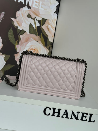 CHANEL BOY BAG MEDIUM 25 IN PINK NUDE CALFSKIN