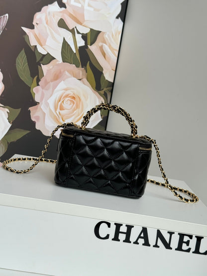 CHANEL SMALL VANITY CASE 17 WITH HANDLE IN BLACK CALFSKIN GOLD METAL CHAIN
