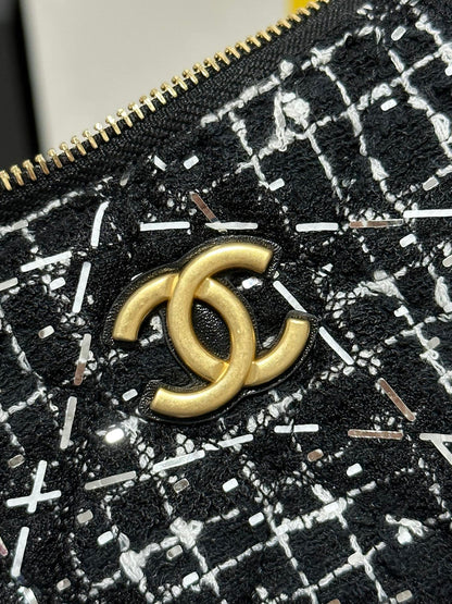 CHANEL HOBO BAG 23 IN BLACK MIX WHITE TWEED GOLD HARDWARE