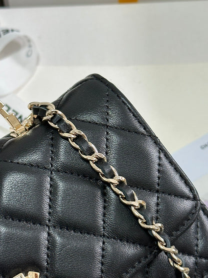 CHANEL FLAP BAG 18 WITH HANDLE IN BLACK CALFSKIN GOLD HARDWARE