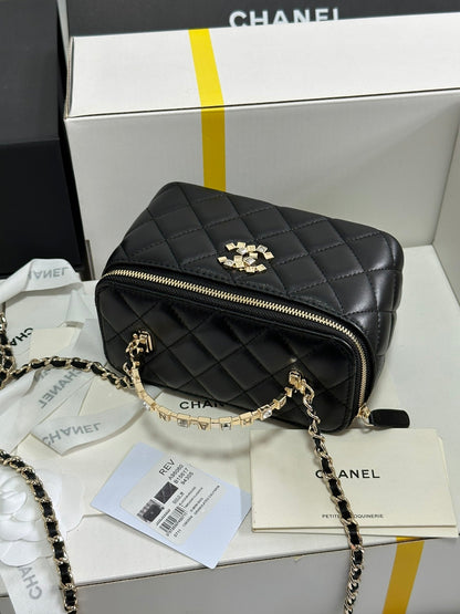 CHANEL VANITY CASE 18 IN BLACK CALFSKIN GOLD HARDWARE