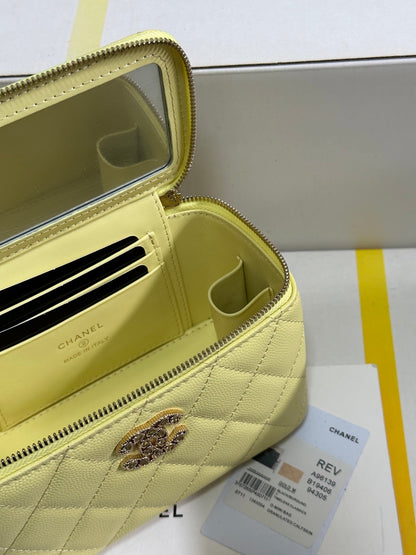 CHANEL VANITY CASE 17 CRYSTAL STUDDED LOGO IN YELLOW CALFSKIN GOLD HARDWARE