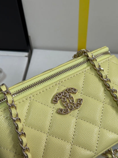 CHANEL VANITY CASE 17 CRYSTAL STUDDED LOGO IN YELLOW CALFSKIN GOLD HARDWARE