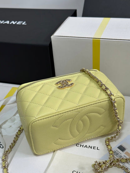 CHANEL VANITY CASE 17 CRYSTAL STUDDED LOGO IN YELLOW CALFSKIN GOLD HARDWARE