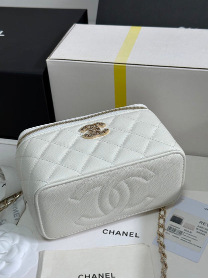 CHANEL VANITY CASE 17 CRYSTAL STUDDED LOGO IN WHITE CALFSKIN GOLD HARDWARE