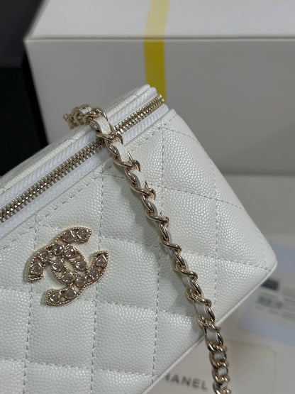 CHANEL VANITY CASE 17 CRYSTAL STUDDED LOGO IN WHITE CALFSKIN GOLD HARDWARE