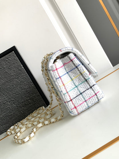 CHANEL MEDIUM 25 FLAP BAG IN WHITE WOOL TWEED