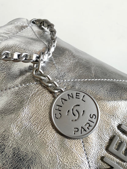 CHANEL 22 BAG IN SILVER SHINY CALFSKIN AND GOLD METAL