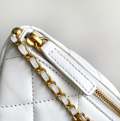 CHANEL WAIST 24 BAG IN WHITE CALFSKIN WITH PEARL CHAIN AND GOLD HARDWARE