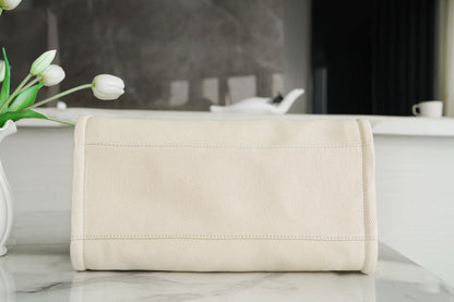 CHANEL TOTE BAG 39 ATTACHED PEARL LOGO IN BEIGE CANVAS GOLD HARDWARE